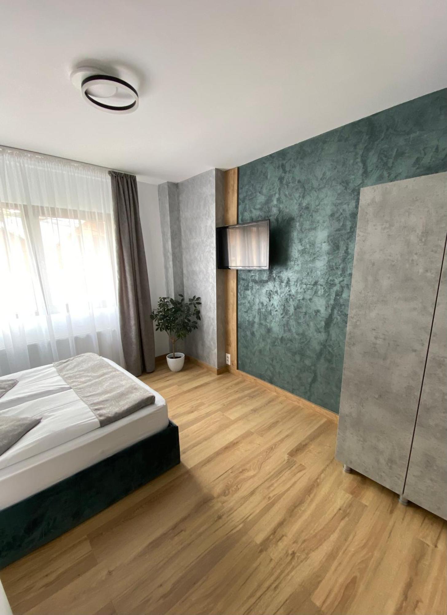 Apartament Pensiunea Liziera บุชเตนี ภายนอก รูปภาพ